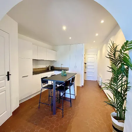 Sablettes Beach-plage-vue Mer-centre Apartamento *
